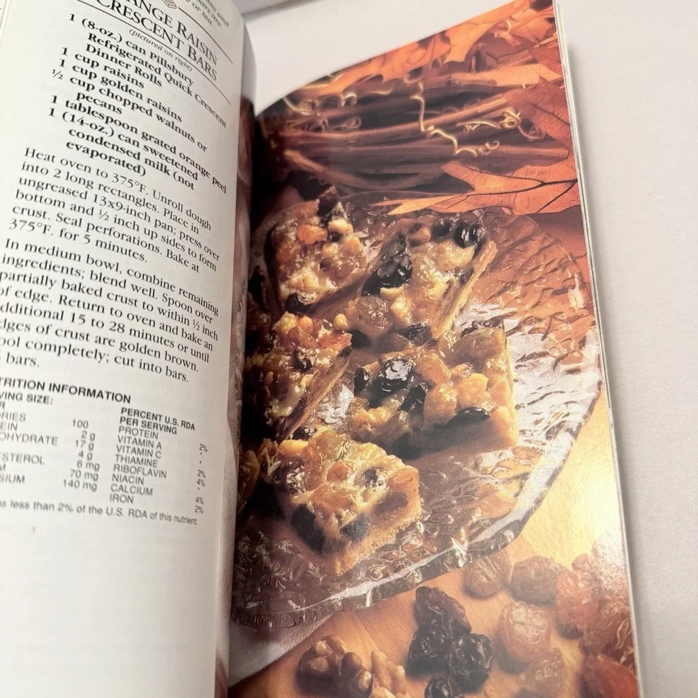 Cookbook Cookies Pillsbury Brownies Choc Chip Baking Bake Book VTG Retro Decor